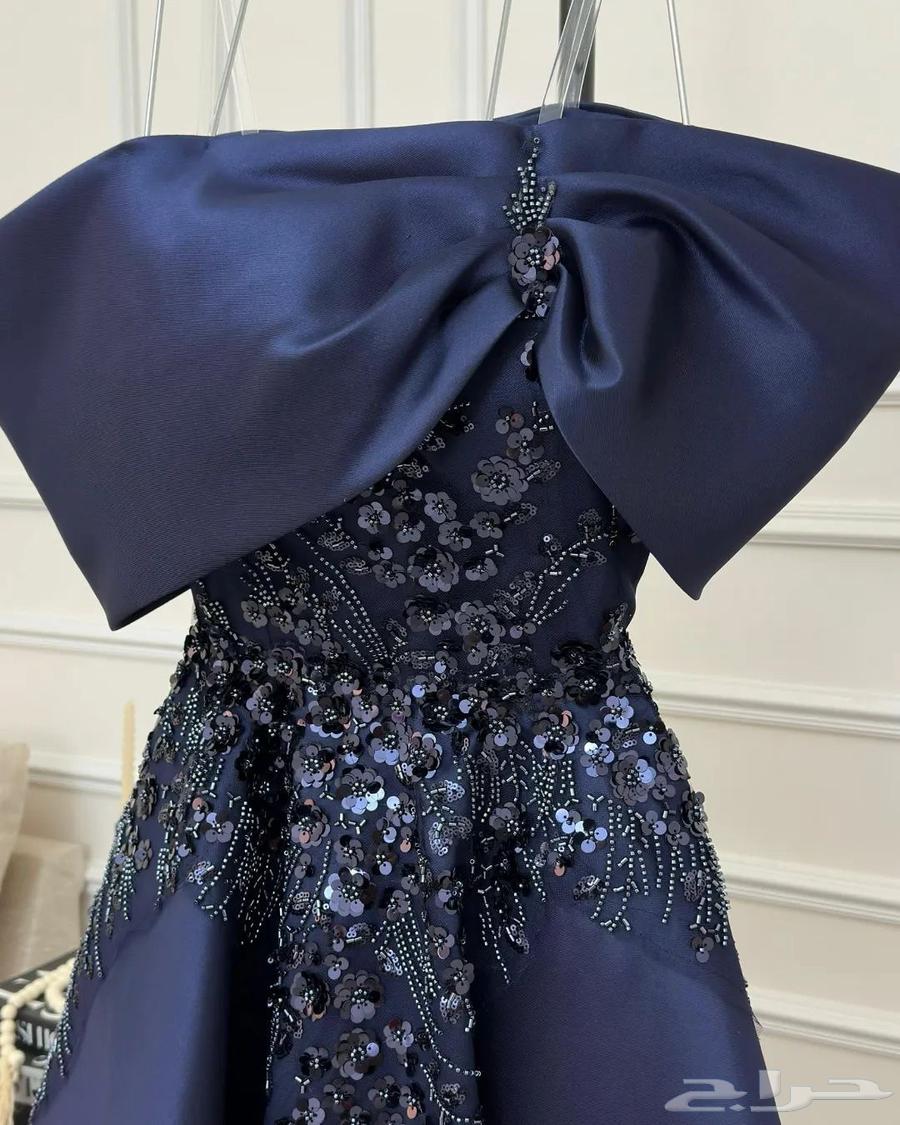 Dress worn for only 4 hours.. large size 6-764516353911809113