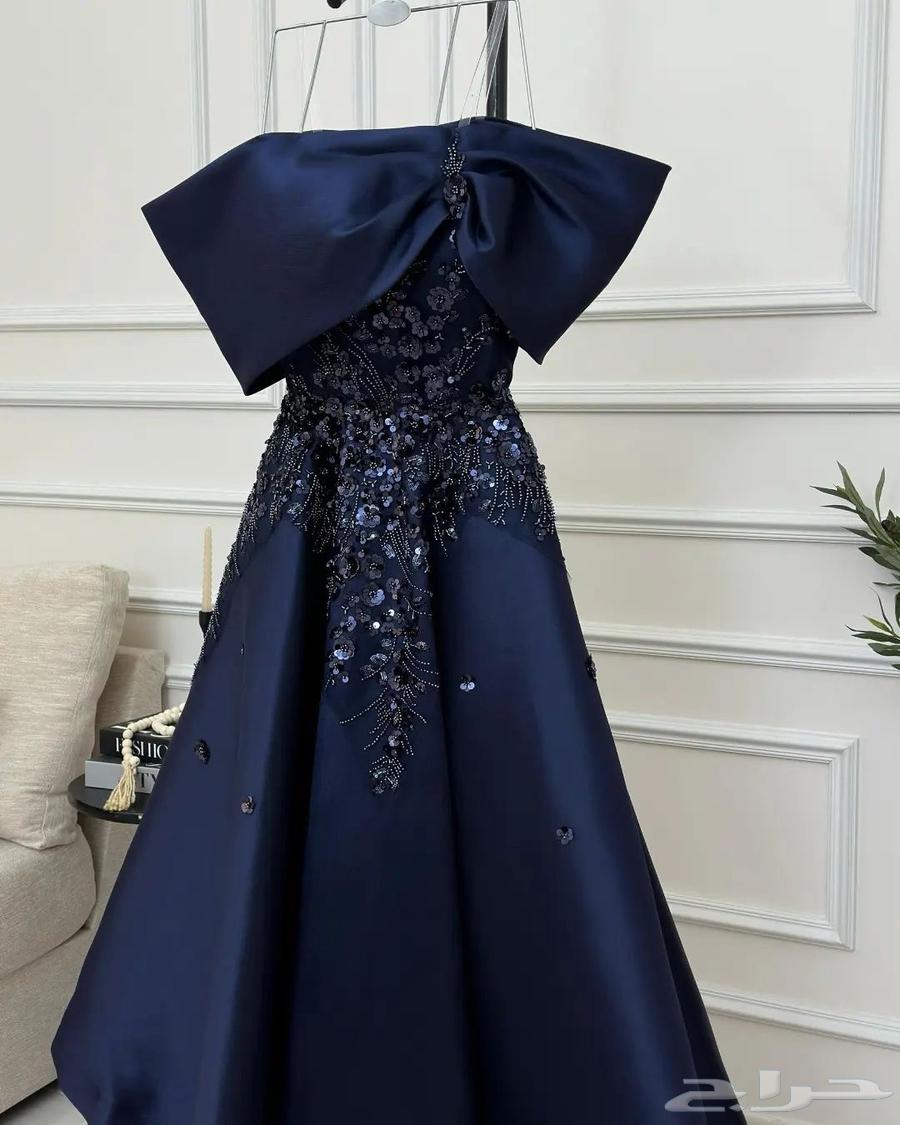 Dress worn for only 4 hours.. large size 6-764516353911809111