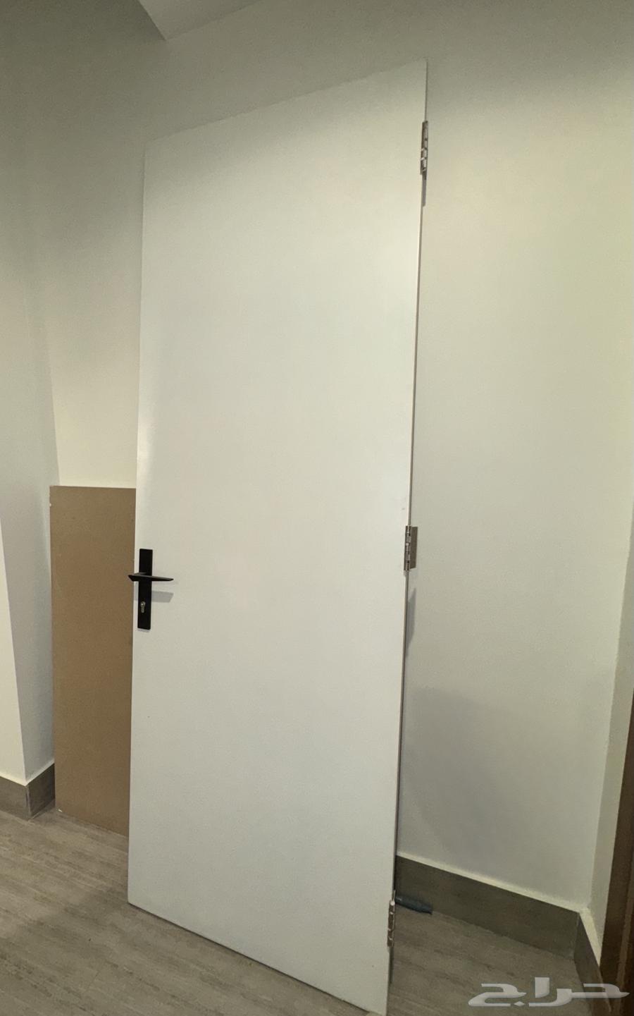 باب لون ابيض64559281001091110