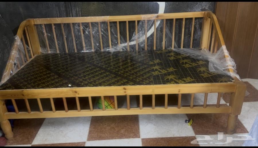 اثنين كراسي خشب مع الفرش ب 30064556183228419110