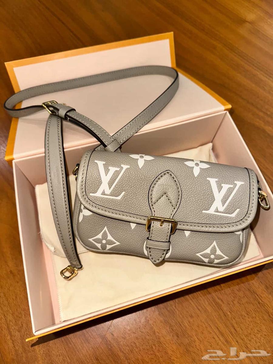 شنطة اصلية لويس فيتون مع الفاتورة64560290806274110