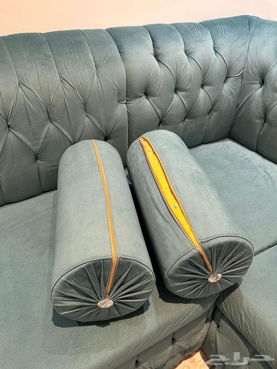 اثاث للبيع عباره عن كنب صاله ومدخله وطاولة تلفزيون64559224706051110