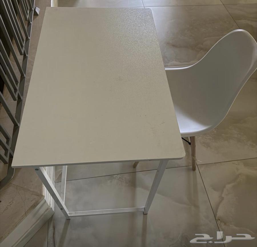 Chair and table64555054232323110