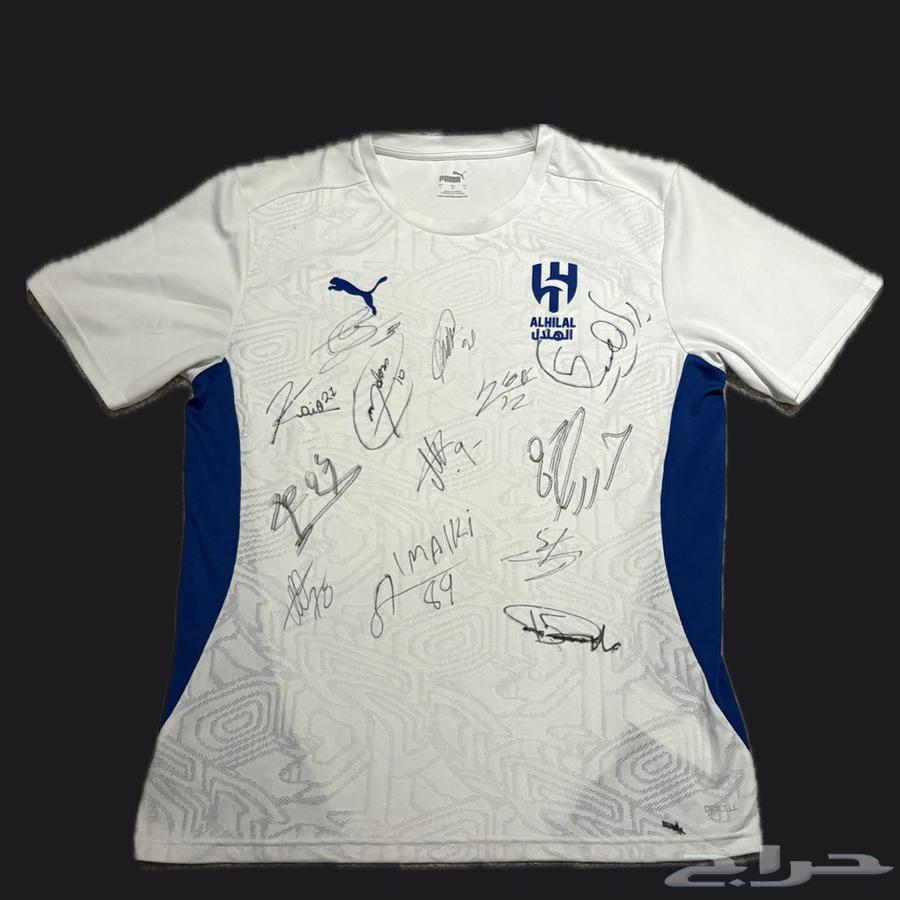 توقيع بونو وتواقيع لاعبين الهلال64558586671234110