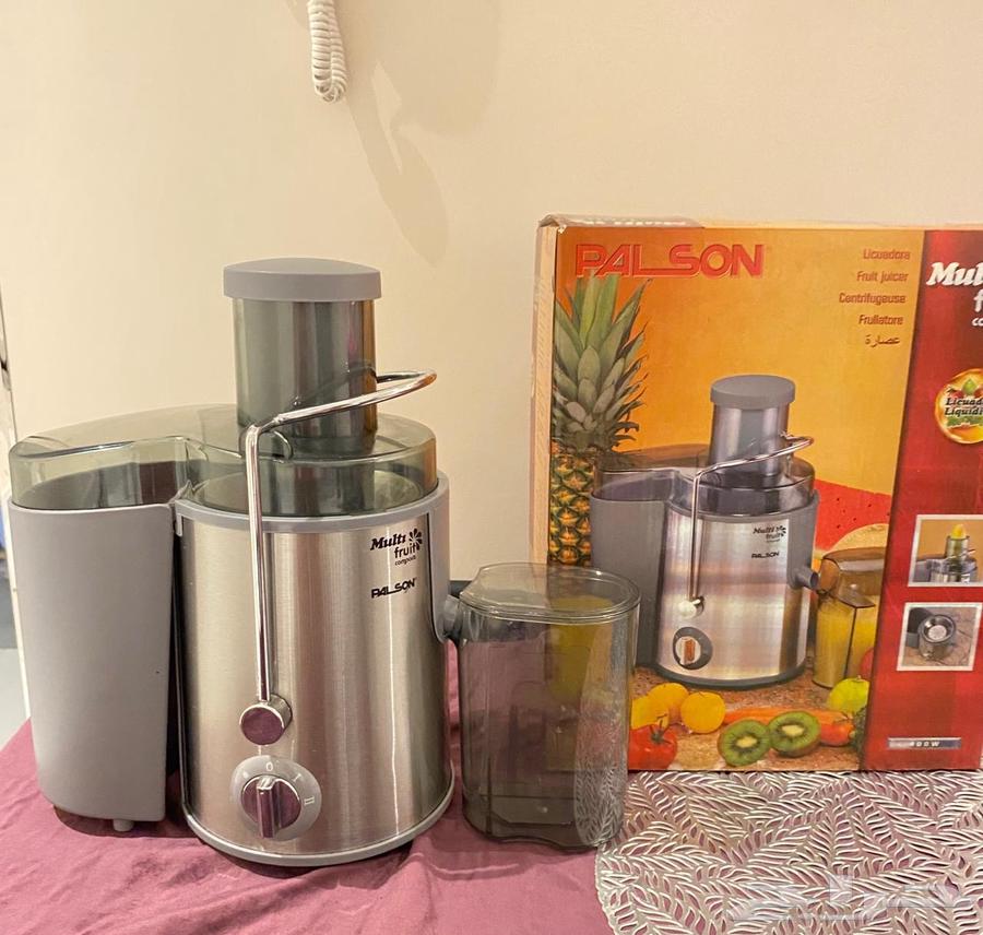 عصارة فواكه وخضروات شبه جديدة للبيع64557893260675110