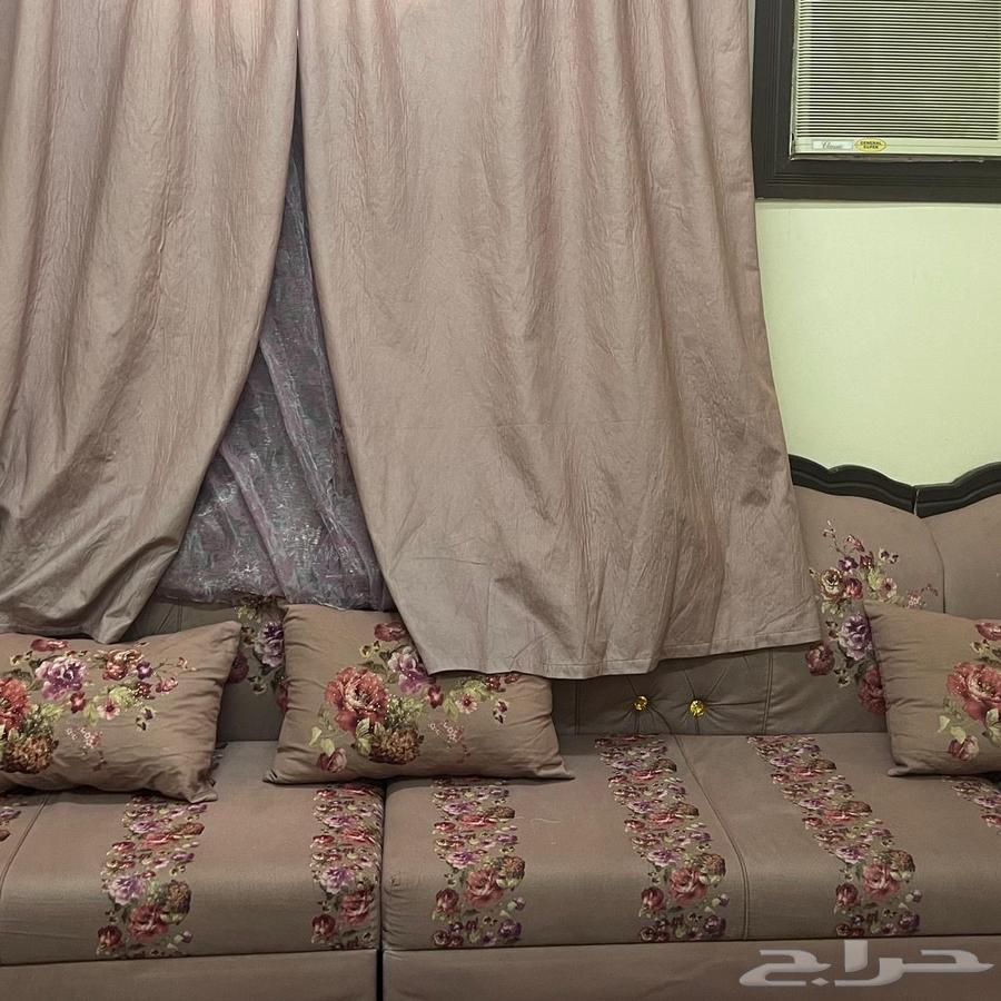 كنب 4 5 مع المخدات و الستارة و طاولة دائرية مع مفرش فرو64557656974338114