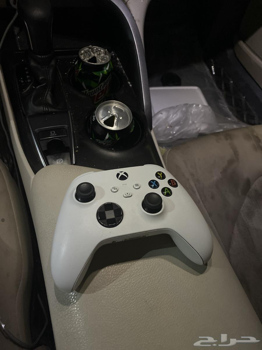 Xbox controller clean and everything works64560656289793110