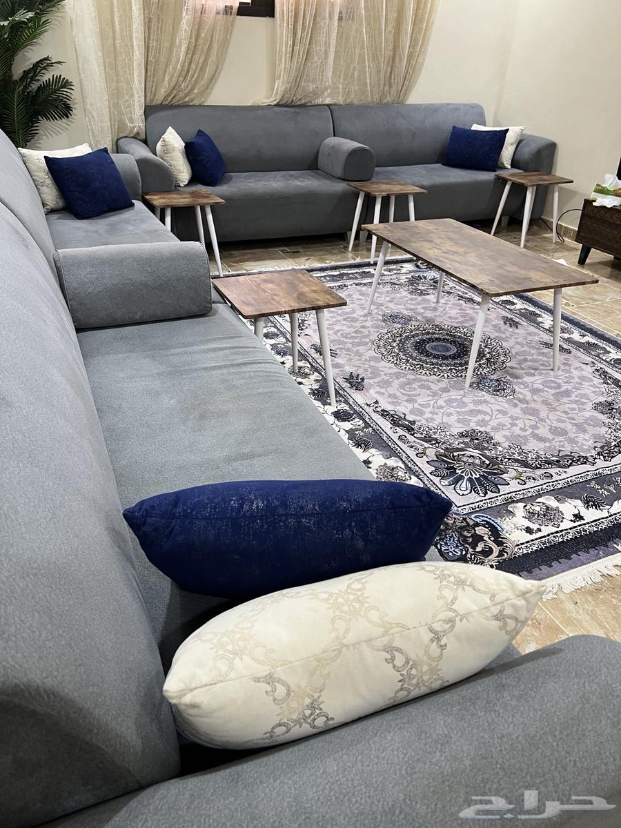 Sofas and tables64560487564163114