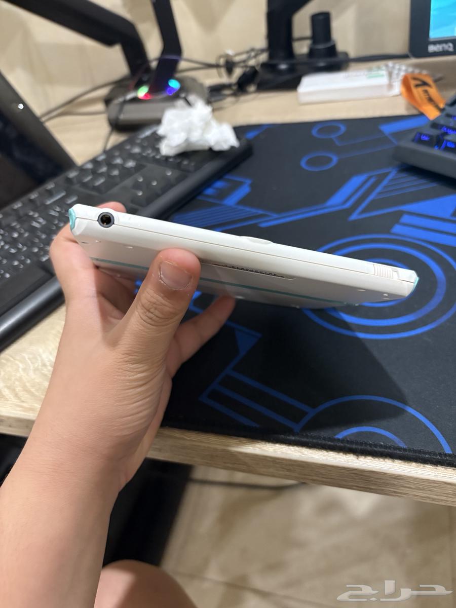 For sale, a clean and new Nintendo DS with its original charger, no issues at all64558558830083111