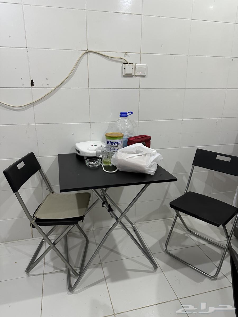 Table with 2 chairs64562473422723110