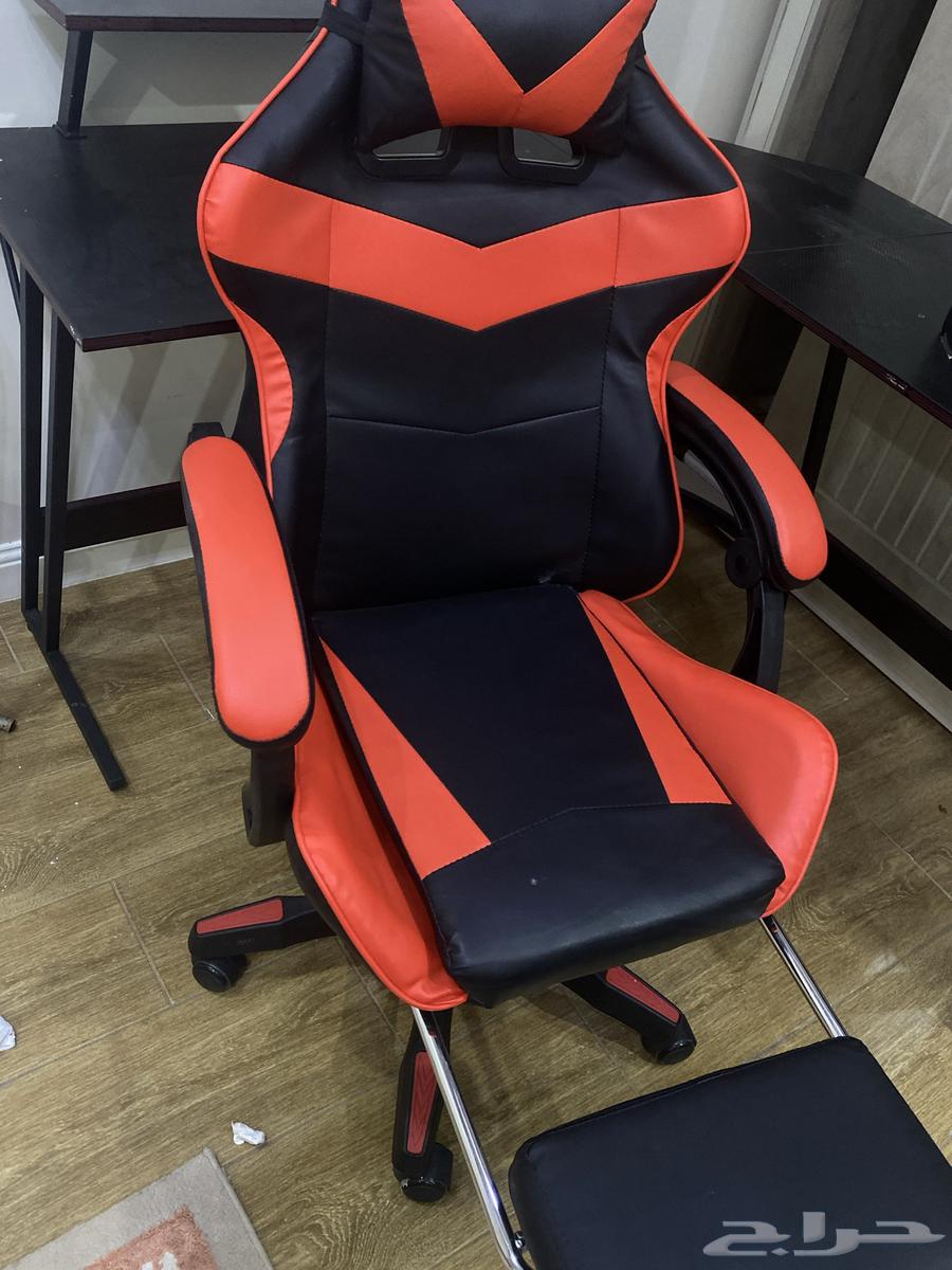 New gym table for sale, used for a week, like new with a new chair64562529970691114