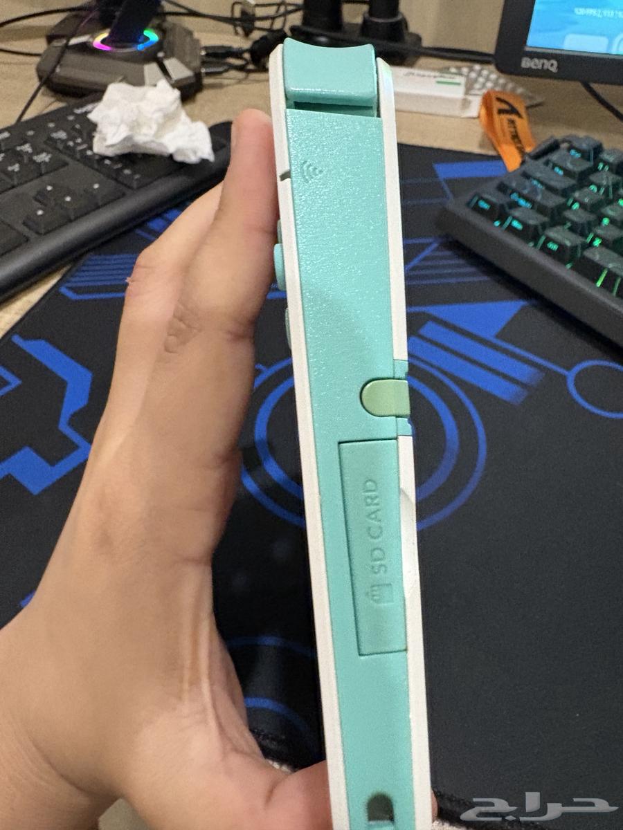 For sale, a clean and new Nintendo DS with its original charger, no issues at all64558558830083113