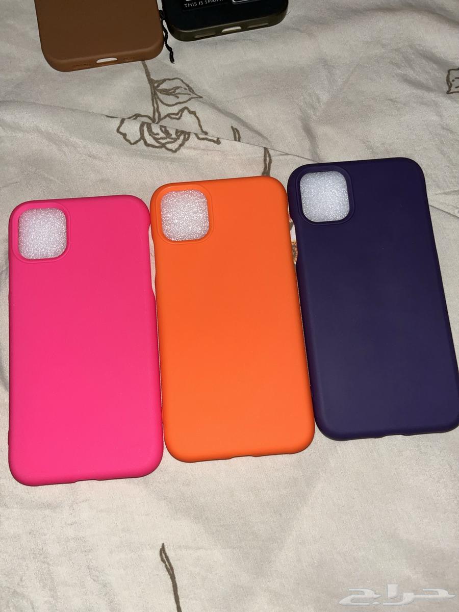 iPhone XR, iPhone 11 and one iPhone 13 case with a new watch64558864483074113