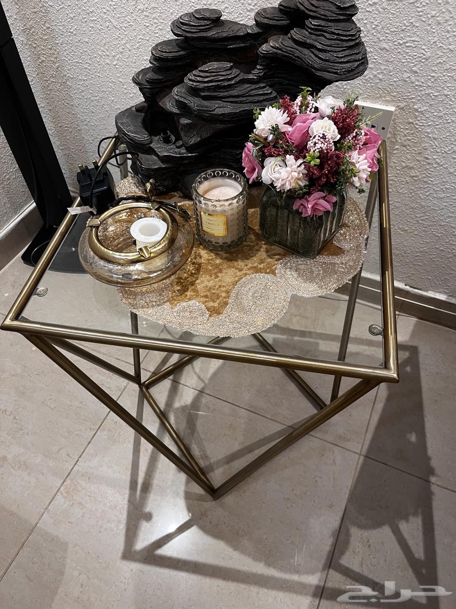 طقم كنب كالجديد من مفروشات المطلق استعمال جدا بسيط64556211803521114