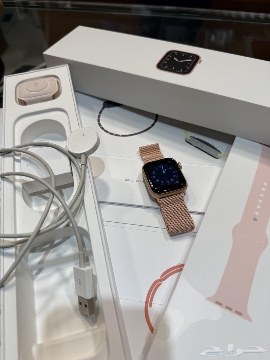 ساعة ابل الجيل ال5 مقاس 40 بطارية 92 مع كرتونها وكامل64562179422338114