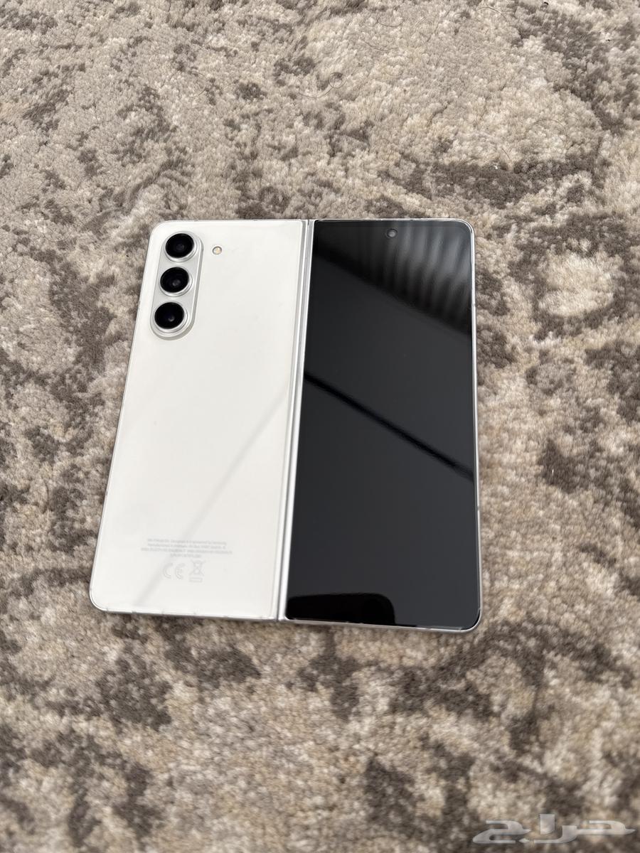 Galaxy Z Fold 564556902947970114