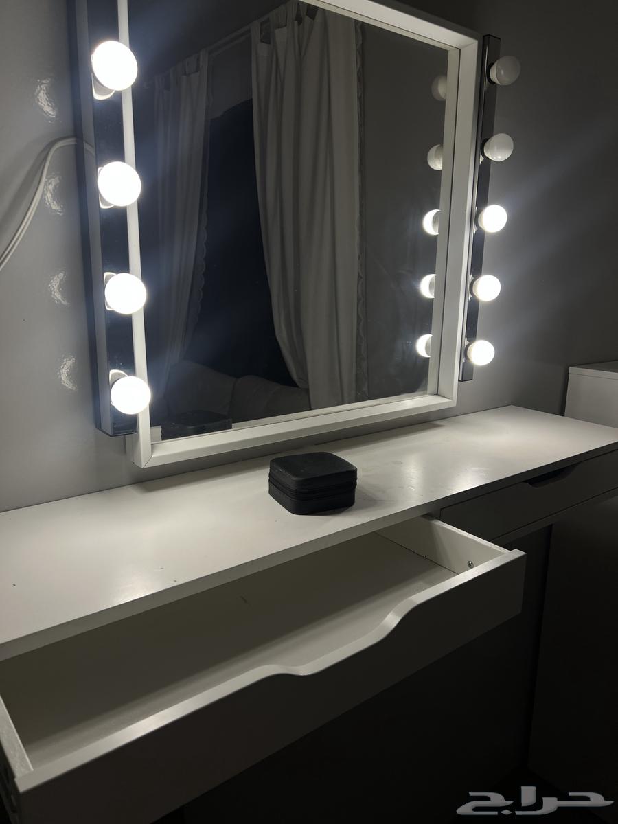 IKEA dressing table with mirrors and lights for sale64562263135107111