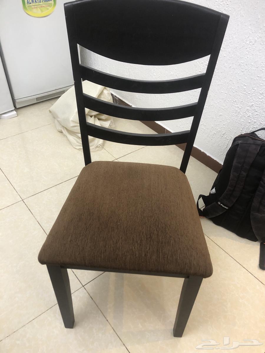 Table and 5 Chairs64557726864130112