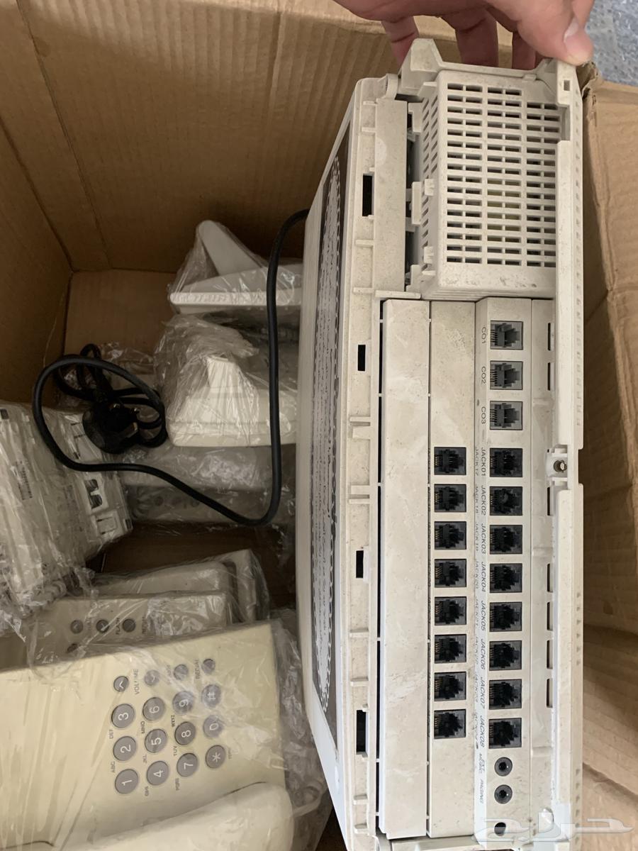 للبيع مجموعة سنترال باناسونيك كاملة مع 10 هواتف والأدوات64556623615106111