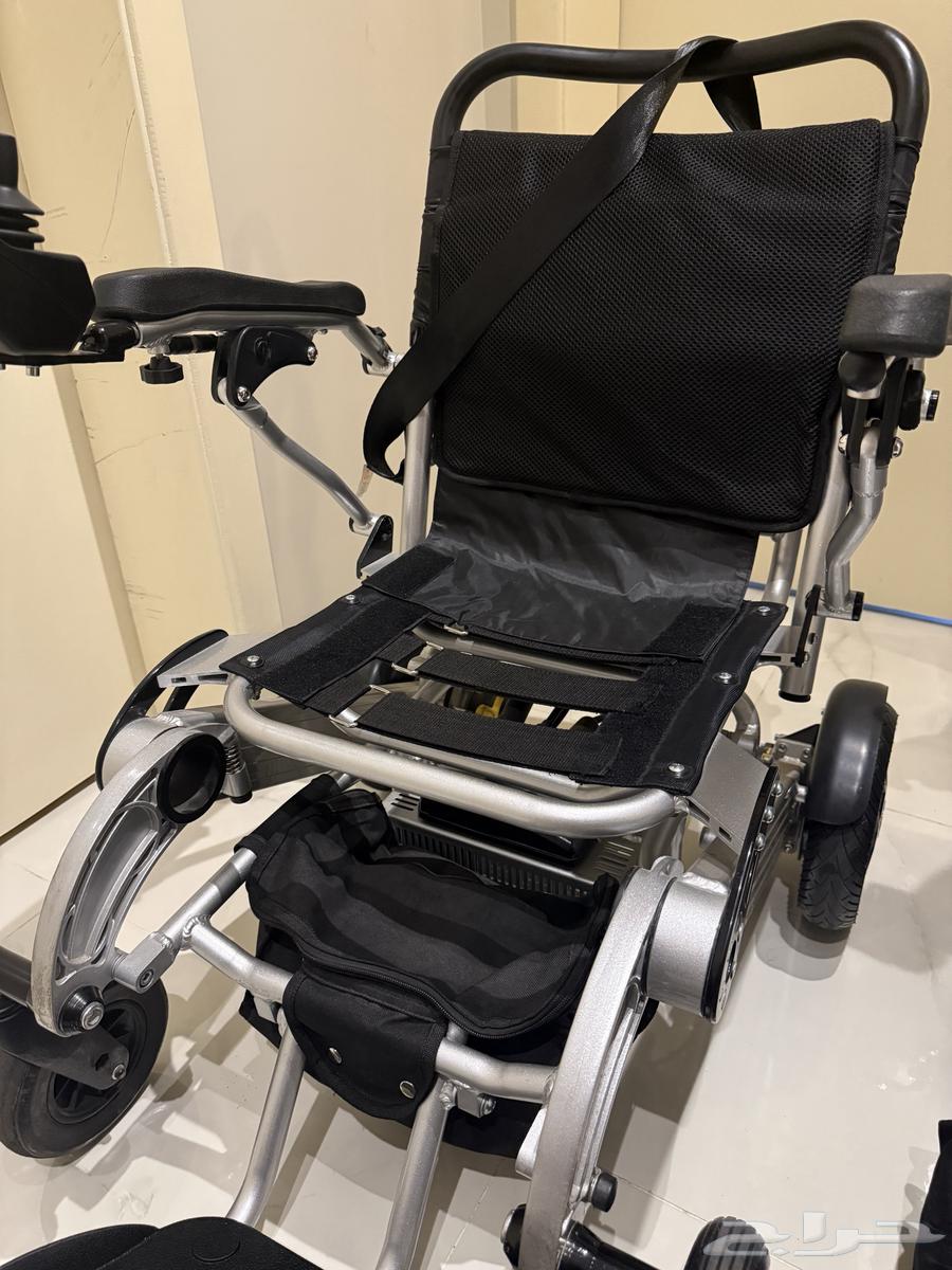 كرسي متحرك كهربائي قابل للطي64558919537027110
