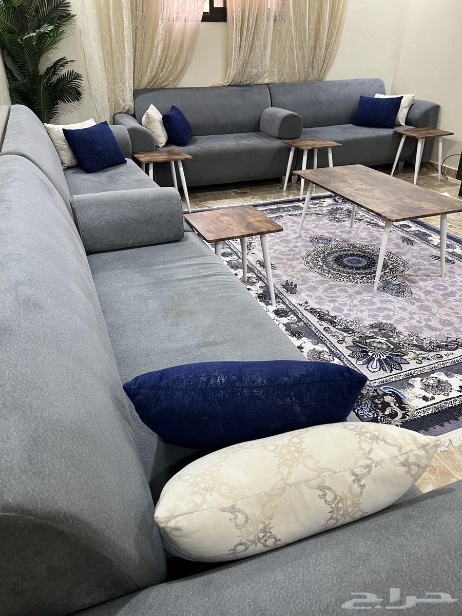 Sofas and tables64560487564163113