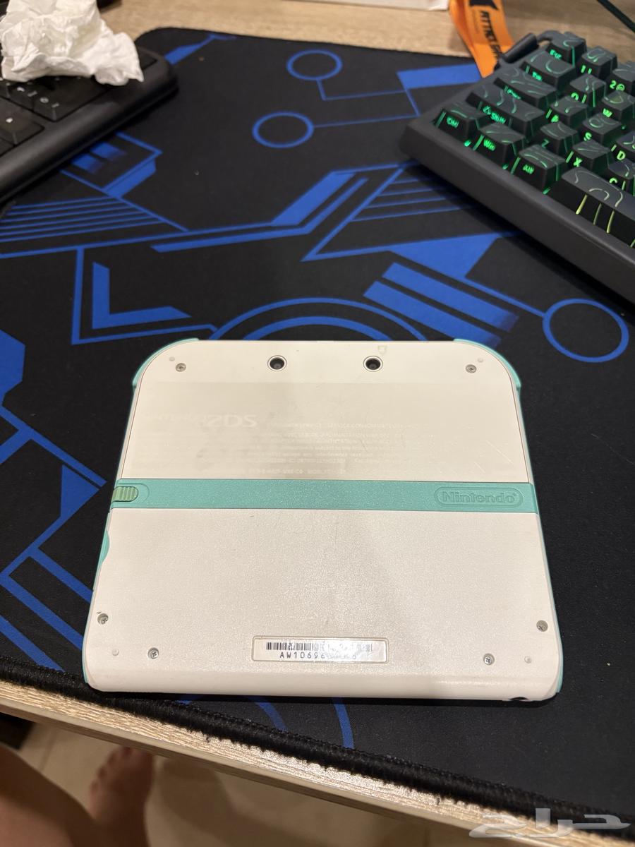 For sale, a clean and new Nintendo DS with its original charger, no issues at all64558558830083112