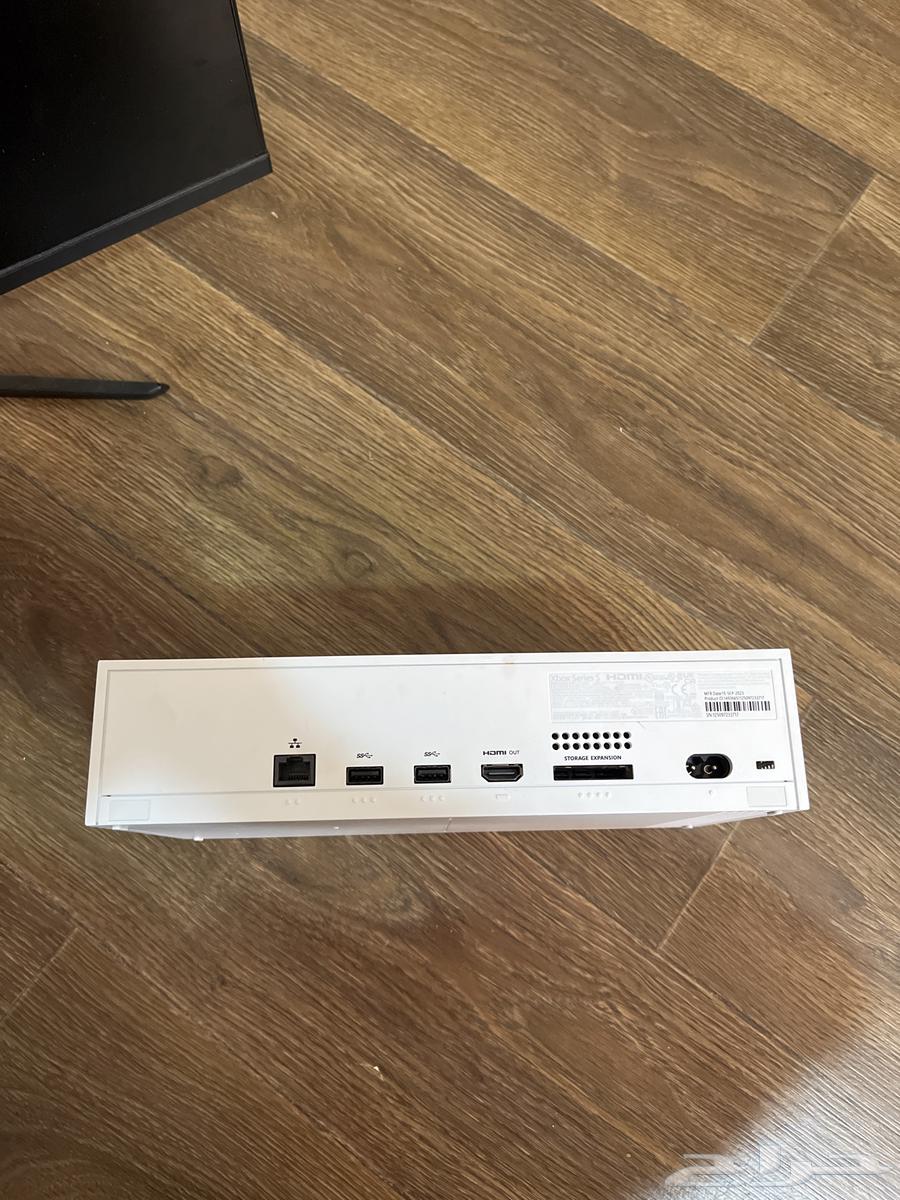 اكس بوكس سيرس اس نضيف جدا معه شاشه تدعم 120هرتز مع كنترولر64556833379201112