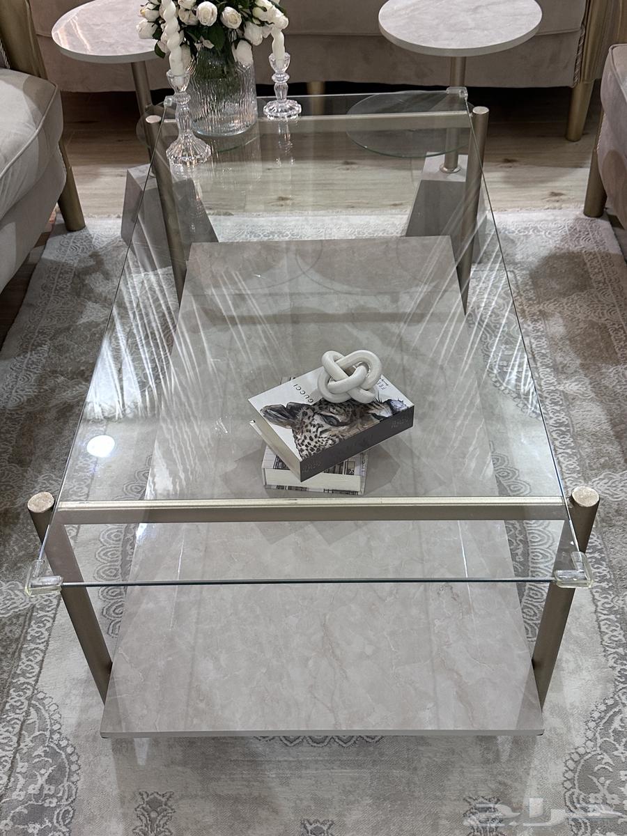 طاولة مستعملة استعمال جديد مع 4 طاولات خدمه64559057474946112