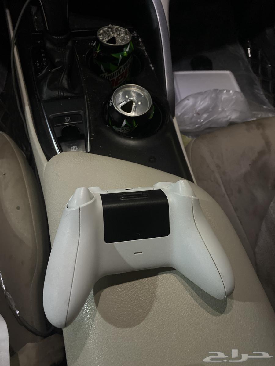 Xbox controller clean and everything works64560656289793112