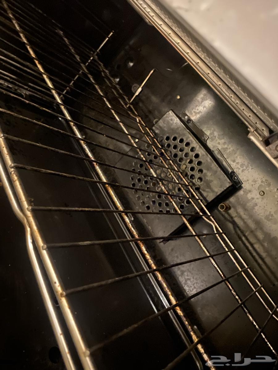 فرن نظيف فقط يوجد كسر قزاز64557782380674112