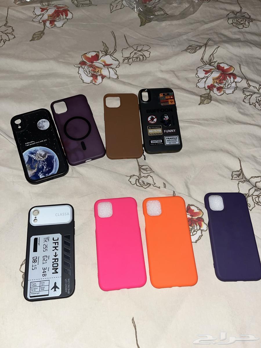 iPhone XR, iPhone 11 and one iPhone 13 case with a new watch64558864483074111