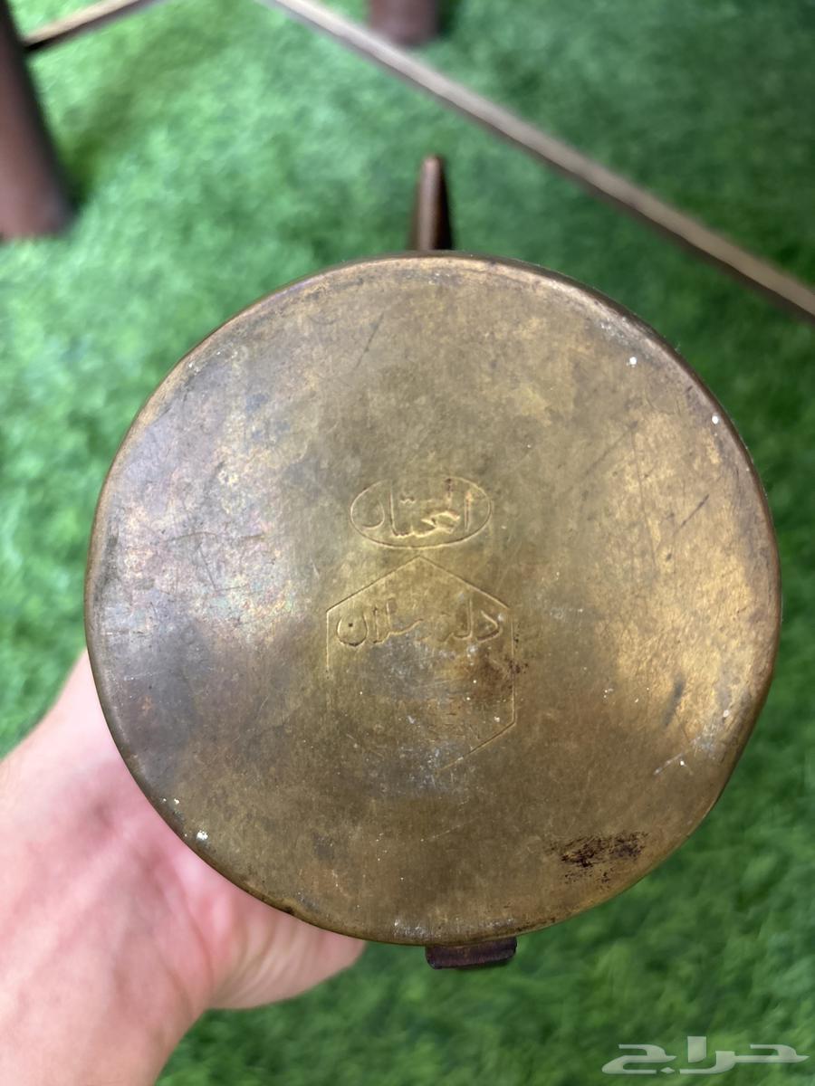 An old set of two dalahs, the messengers in the middle, big and small64557203111683112