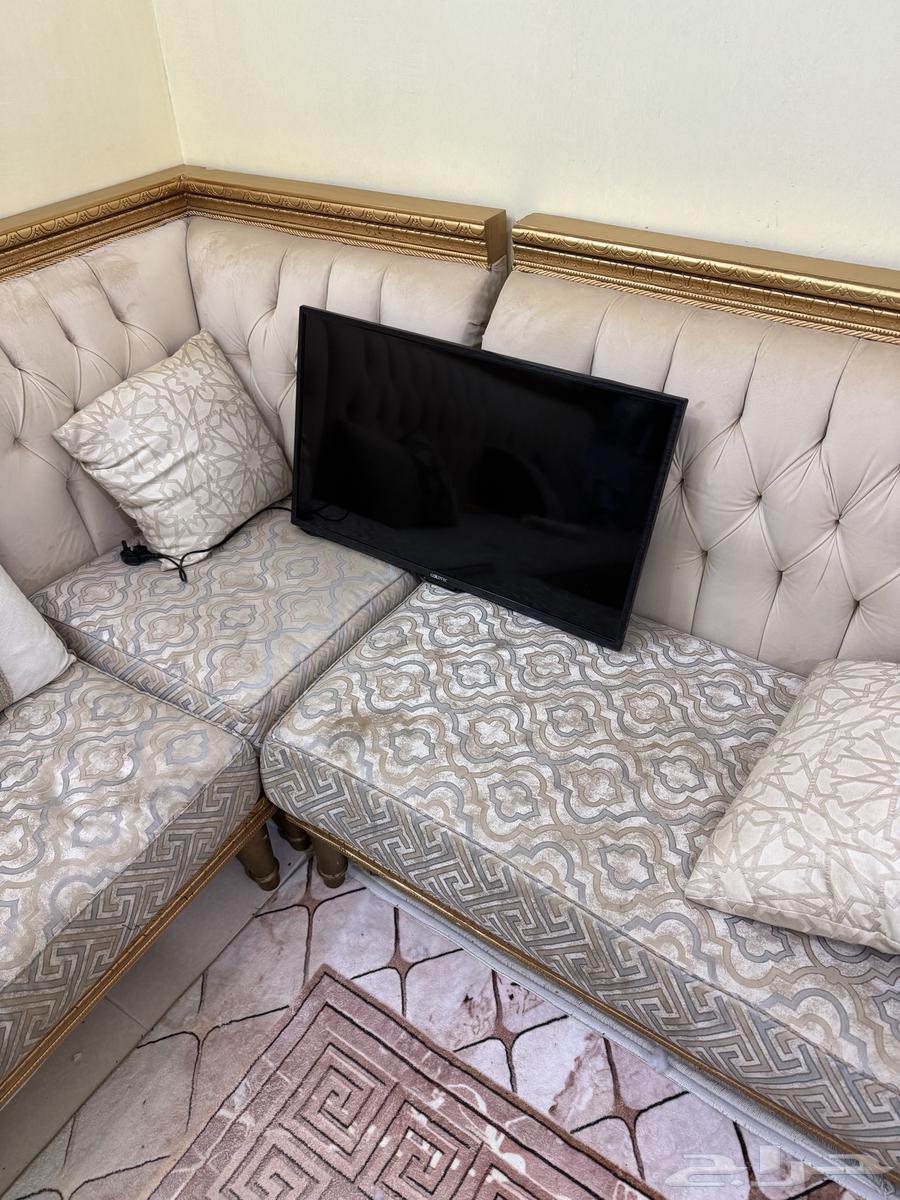 شاشه 32 بوصه استخدام بسيط شبه جديده لايوجد بها اى عيوب64560600225026111