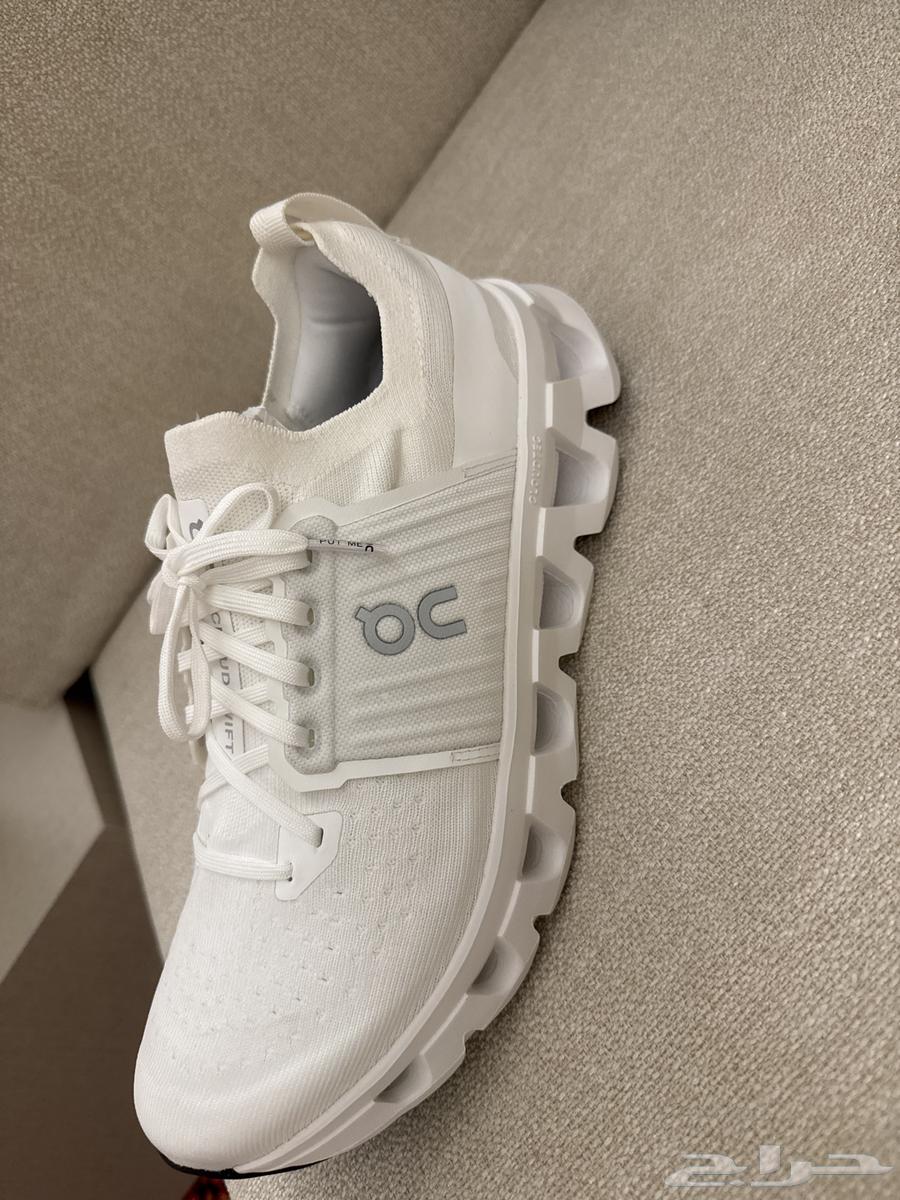 Shoes on.. size 8.564560936853123110