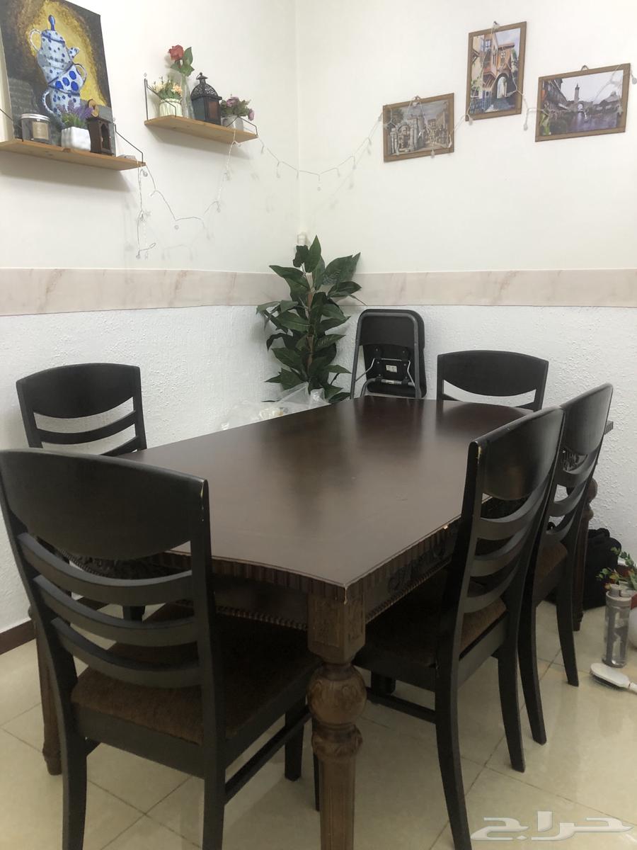 Table and 5 Chairs64557726864130110