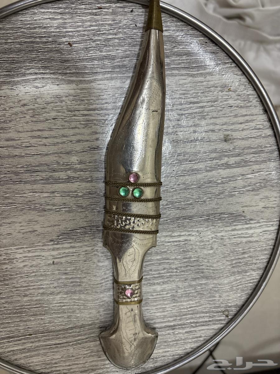 A dagger over 70 years old64561460405890110