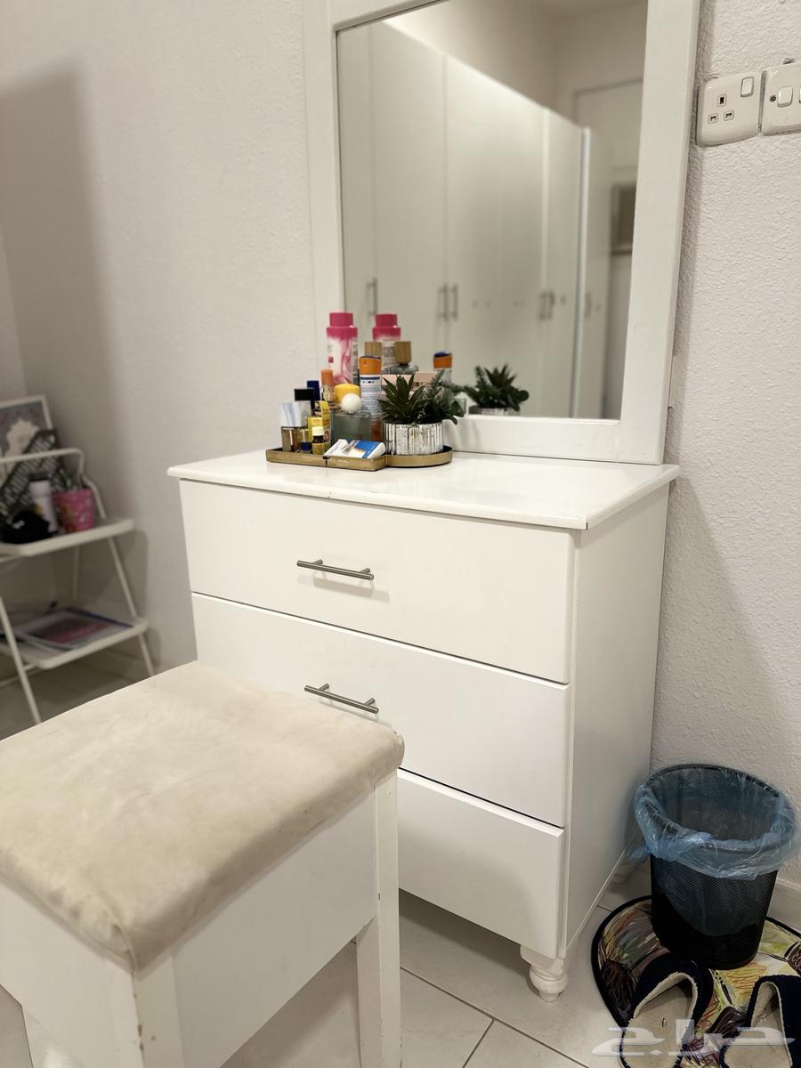 One room with a single and a half bed, and one double bedroom64556328272003111