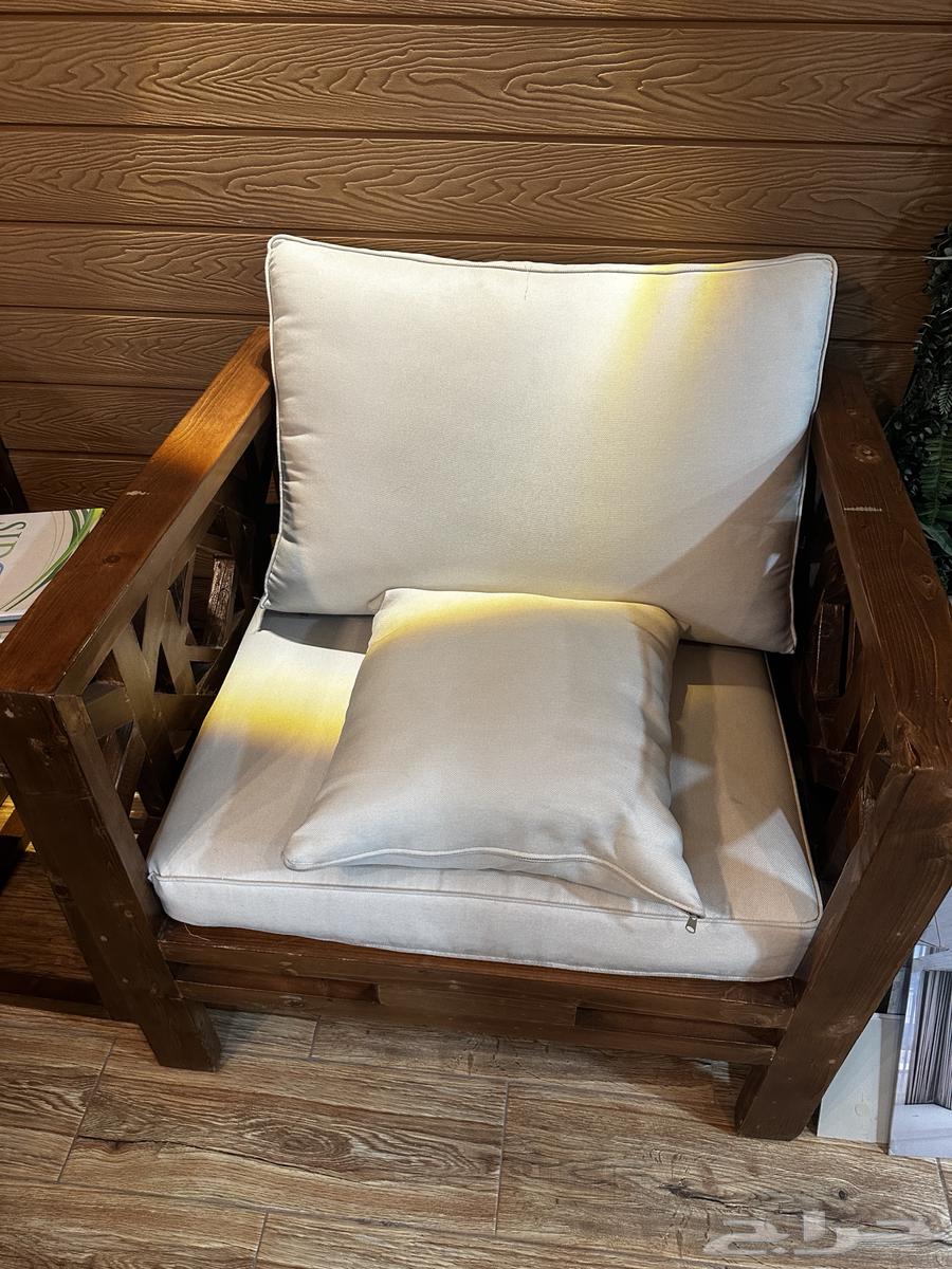 2 كرسي حدائق خشب قوي وممتاز شبه جديد للبيع64561446333570110