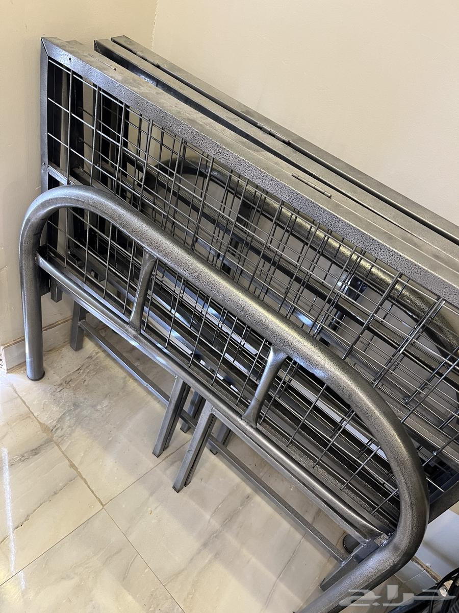 خيمة وكراسي خارجية ودولاب عزب ومكنسة وسرير64561897632769114