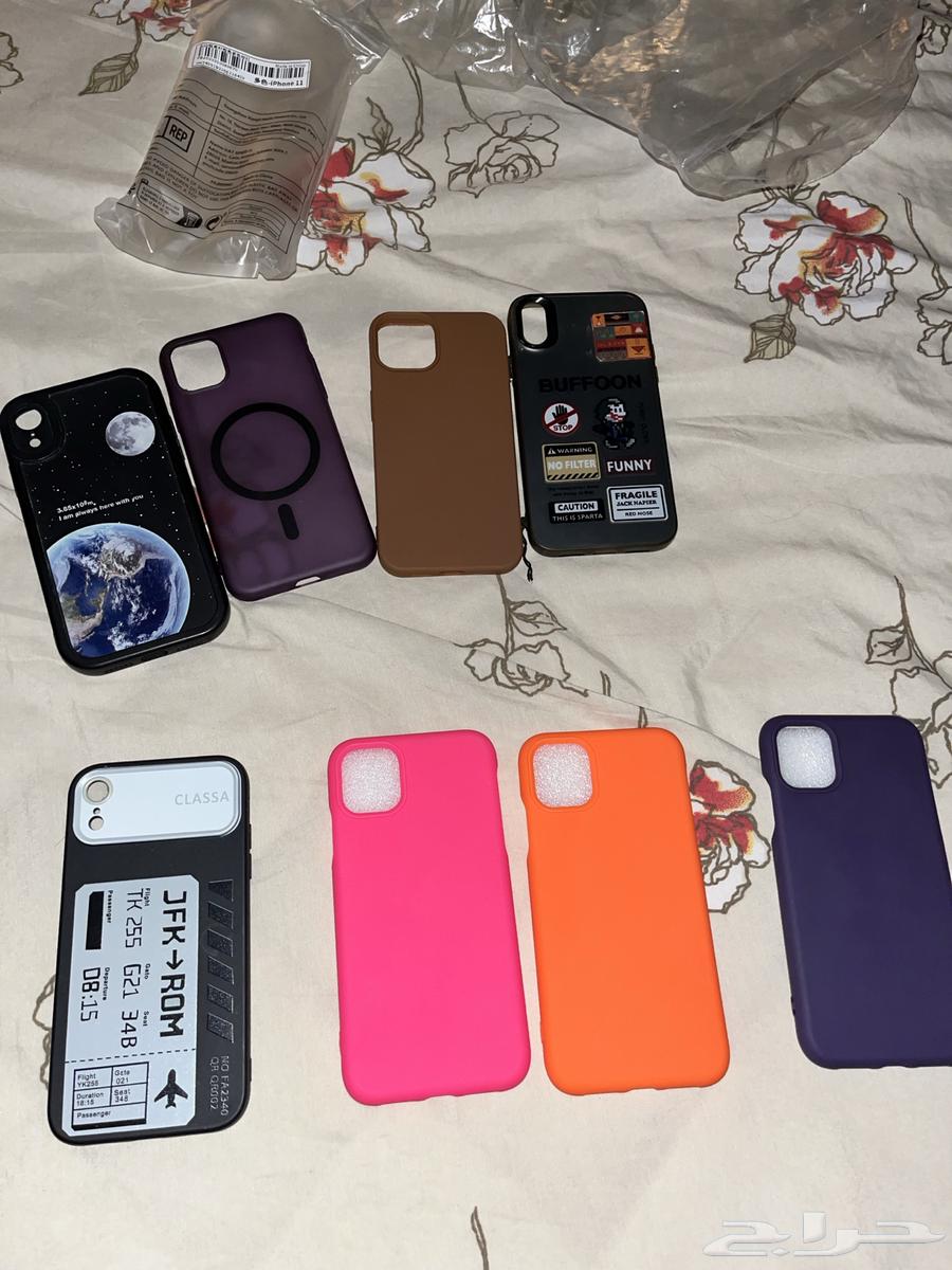 iPhone XR, iPhone 11 and one iPhone 13 case with a new watch64558864483074110