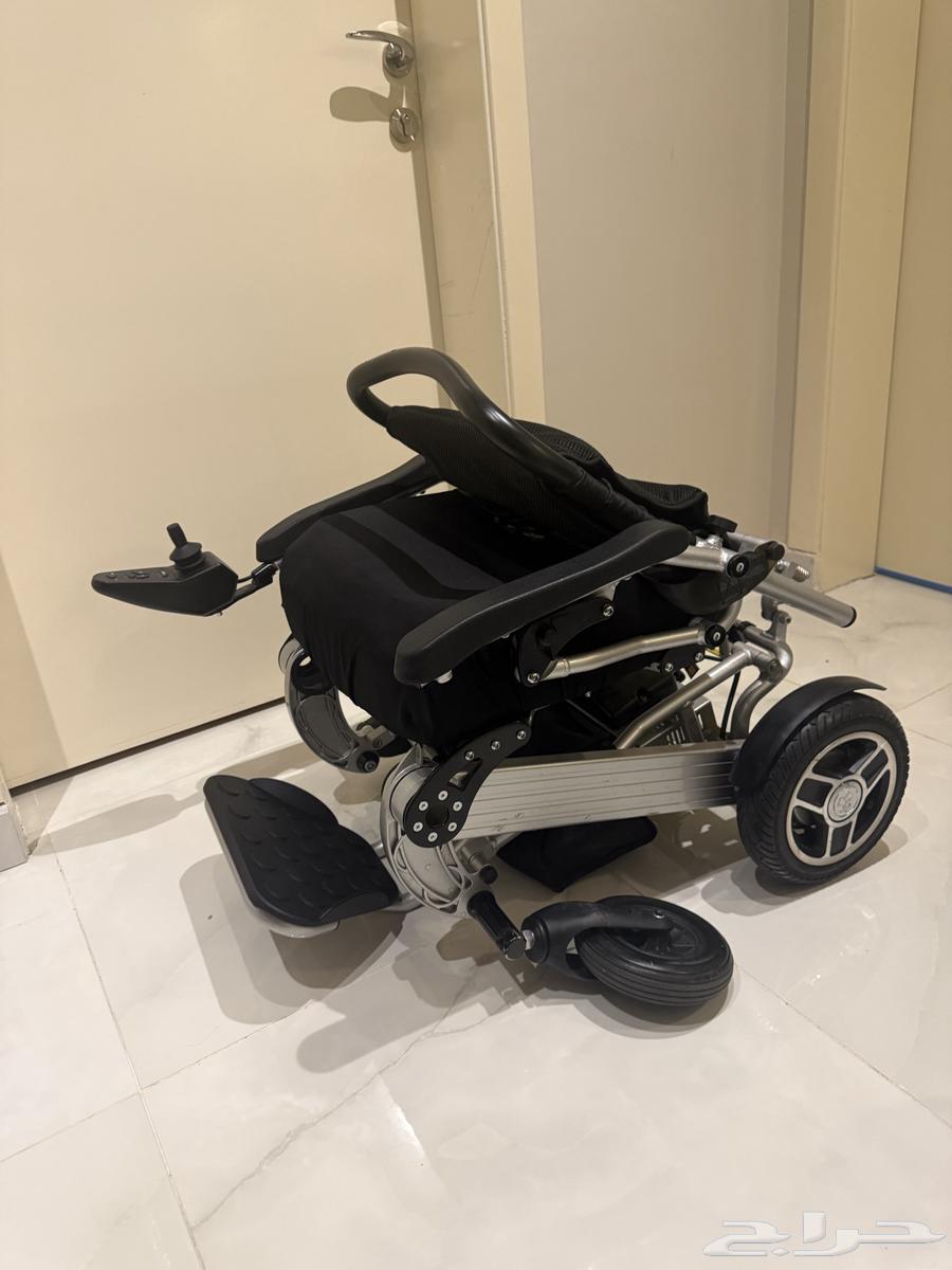 كرسي متحرك كهربائي قابل للطي64558919537027112