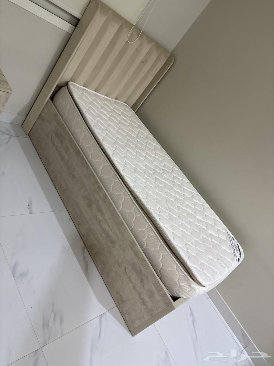 سرير مع دوشق للبيع64554524510081110