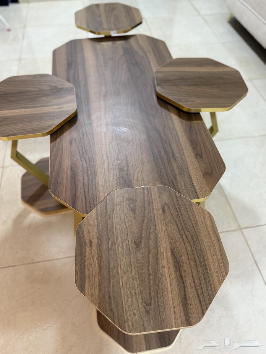 طاولات لون خشبي64562389630209111