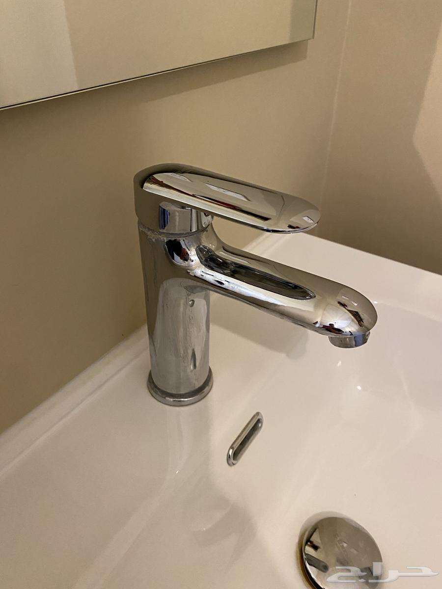 Sink with mirror64561713377923111