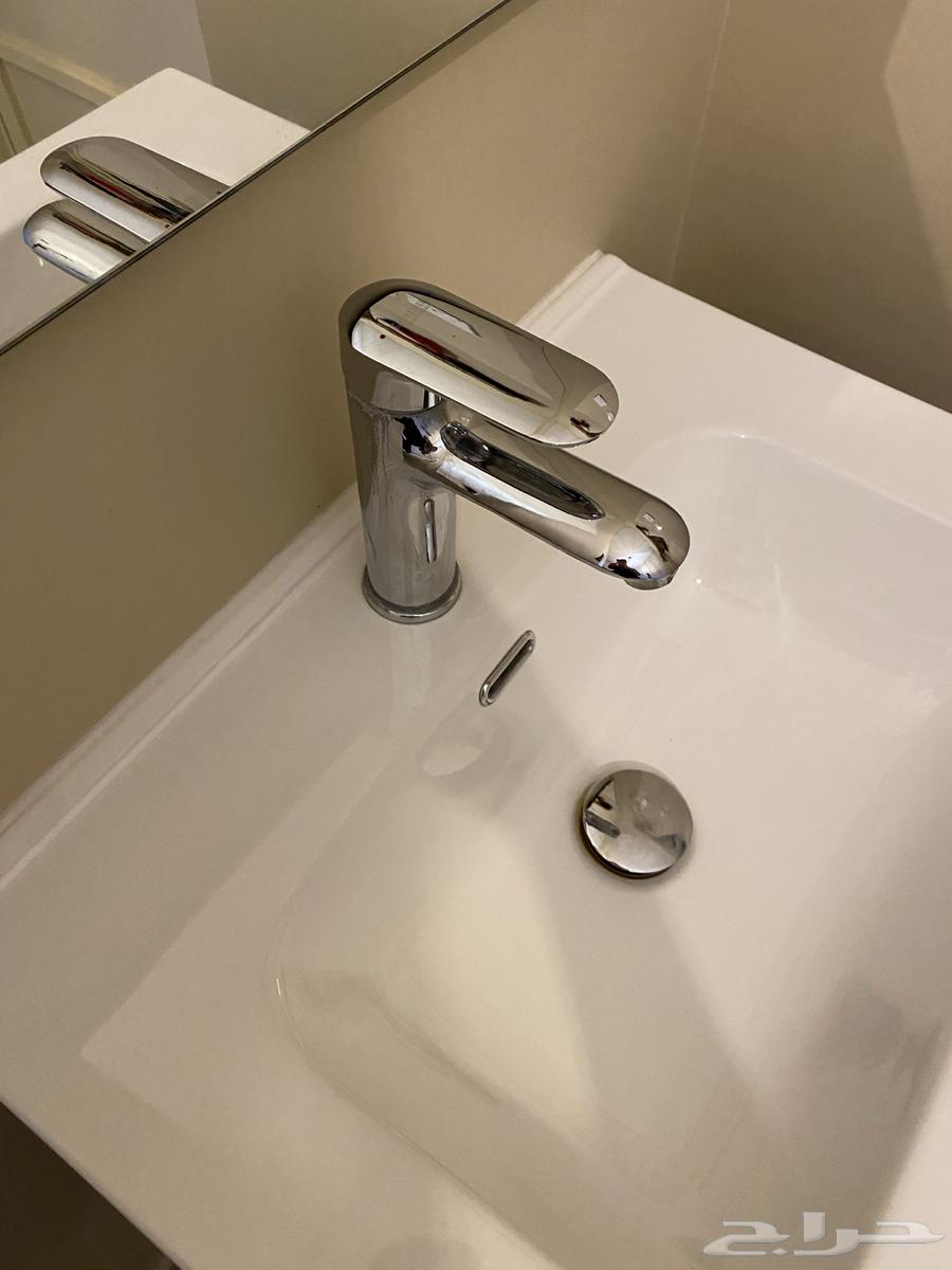 Sink with mirror64561713377923114