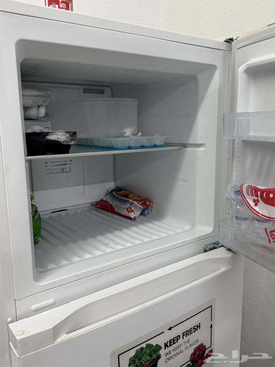 Refrigerator with combined freezer64559295064834113