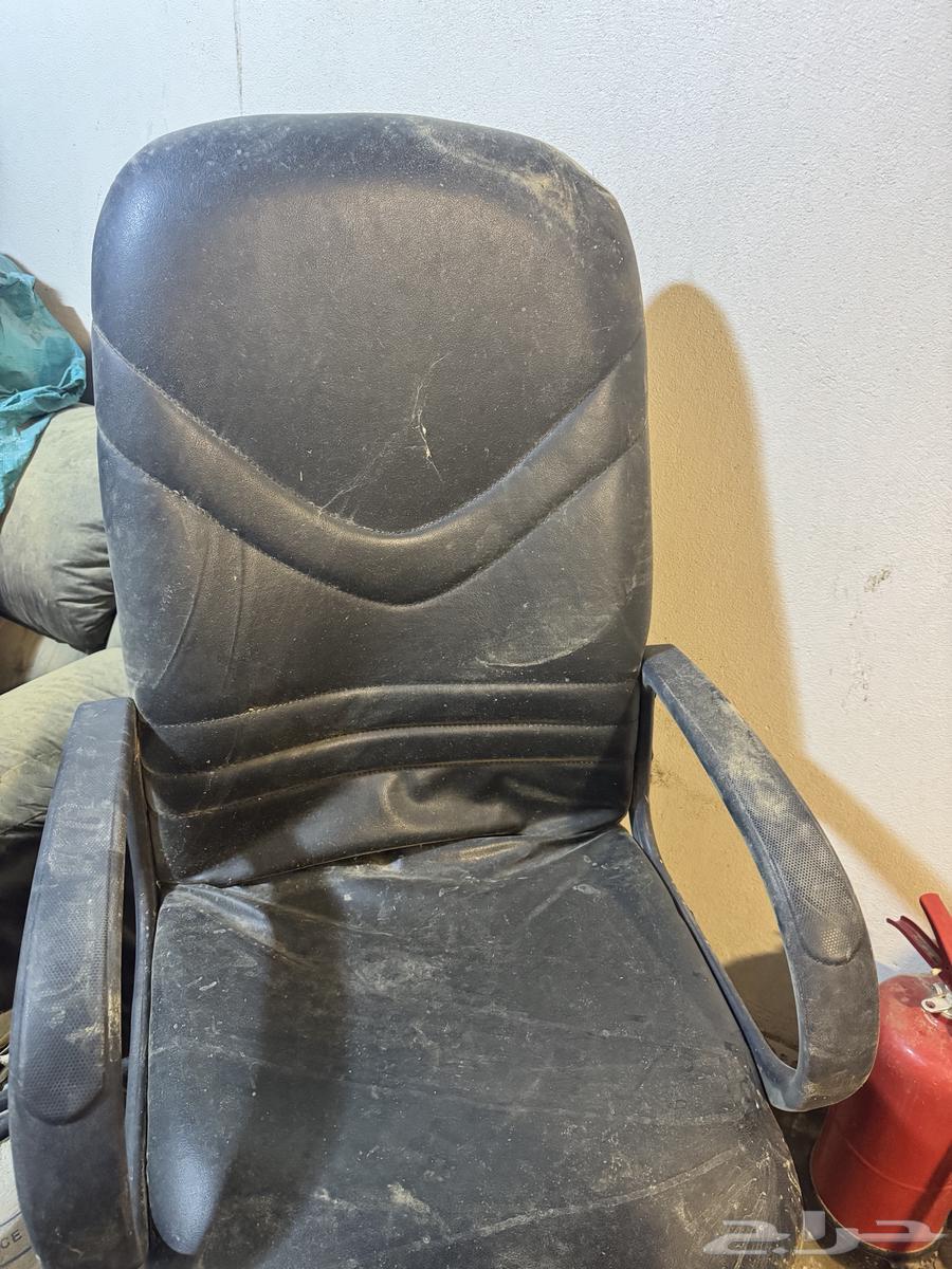 كنيتين مكتبيه مع كرسي دوار للبيع64561840570626110