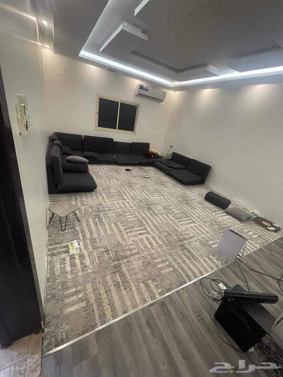 فرشه 4في 3 وكنب موضح فالصوره وحده بس مكسوره ايضا  طاوله بيضا64560980244739110