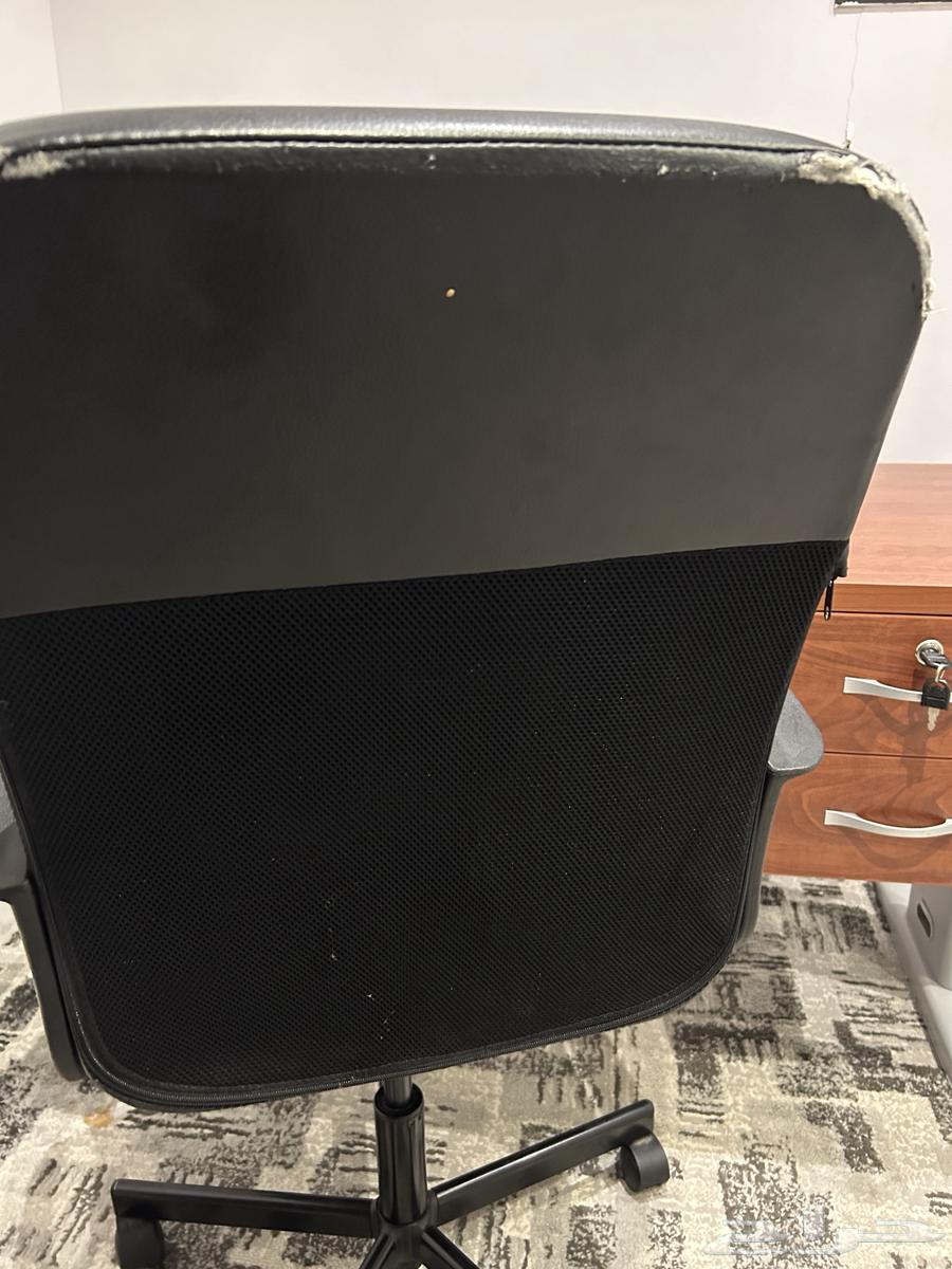 Table with swivel chair64558321945346111