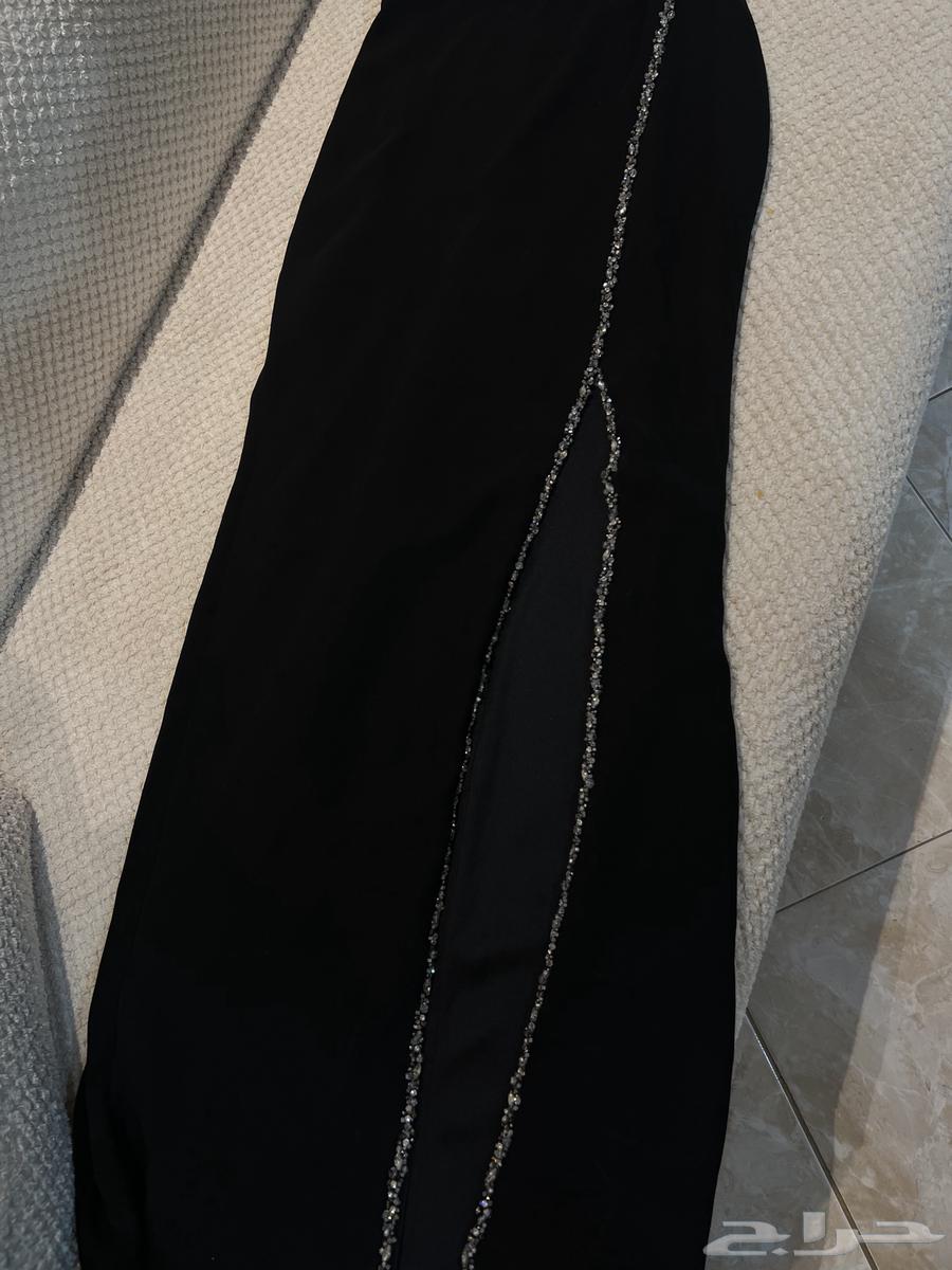 الفستان نظيف ملبوس بس مرة واحدة64561995538819111